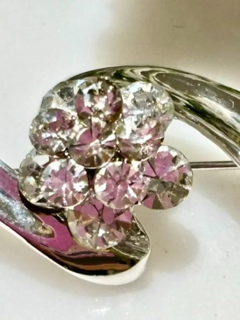 Vintage ~ Beautiful Sparkling Rhinestone Pin Broach
